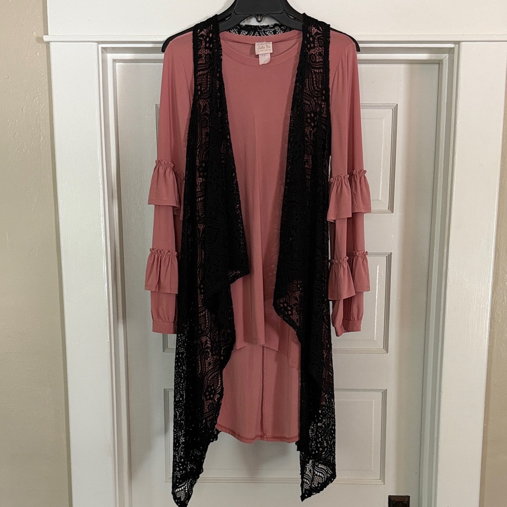 See Me Adorable Sz Medium Black Lace Cardigan Shrug Hi Lo Vest